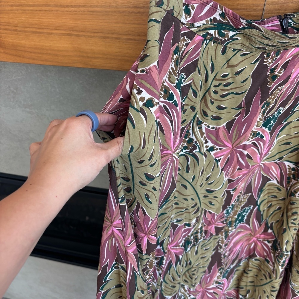 Madewell Crinkled Crepe Maxi Skirt in Brushstroke Monstera, Size 8 - Picture 8 of 14